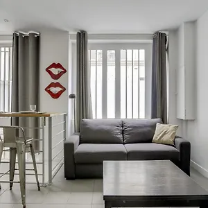 Appartement 170 Angouleme Large Duplex Style Apt With1 Bdr Central, Paris