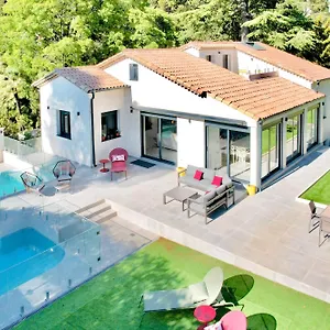 https://villa-da-laura-centre-piscine.fr-provencehotel.com